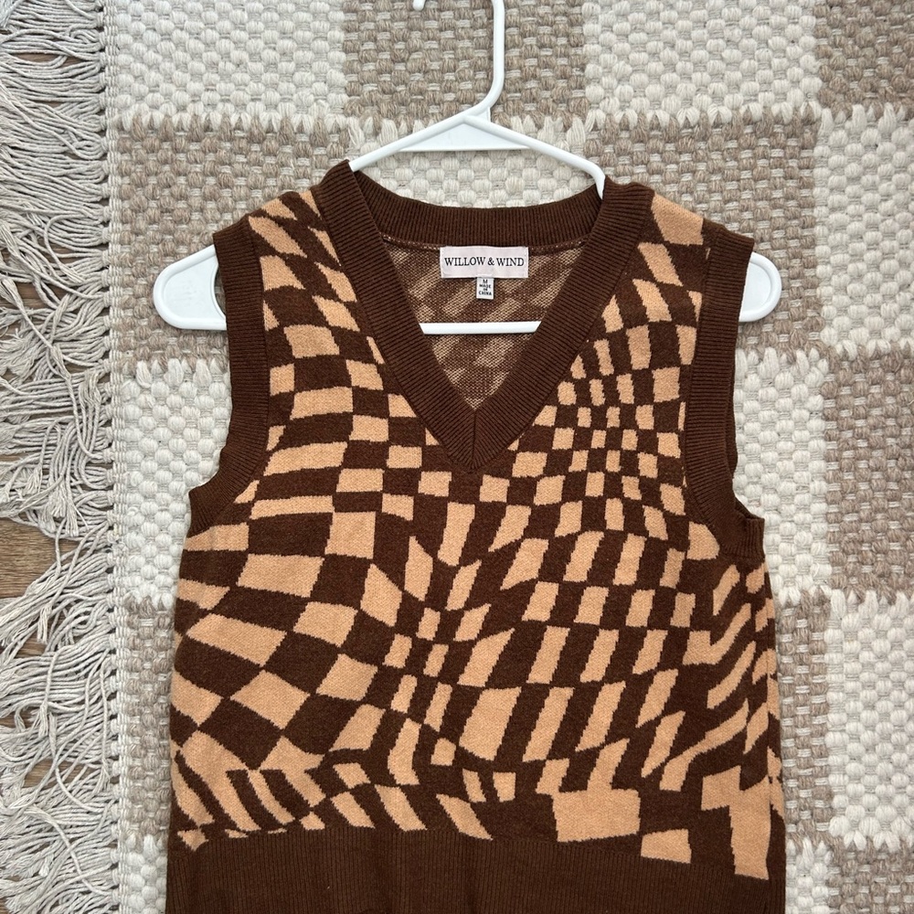 Willow & Wind Brown Geometric Sweater Vest